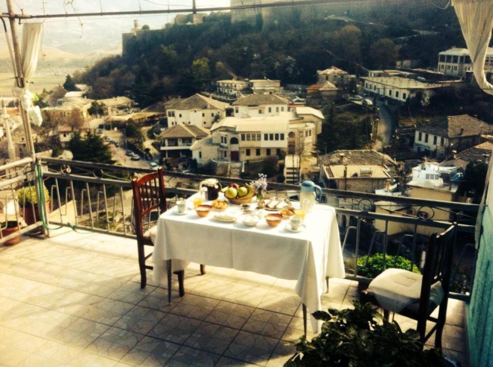 Ruols Guesthouse Gjirokaster Luaran gambar