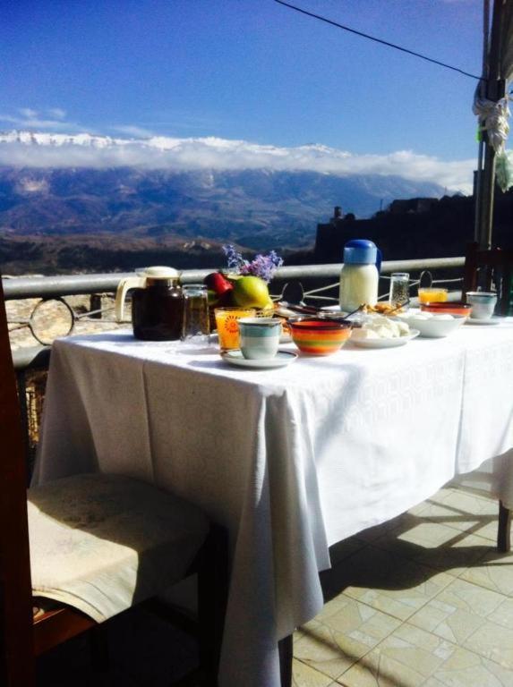 Ruols Guesthouse Gjirokaster Luaran gambar