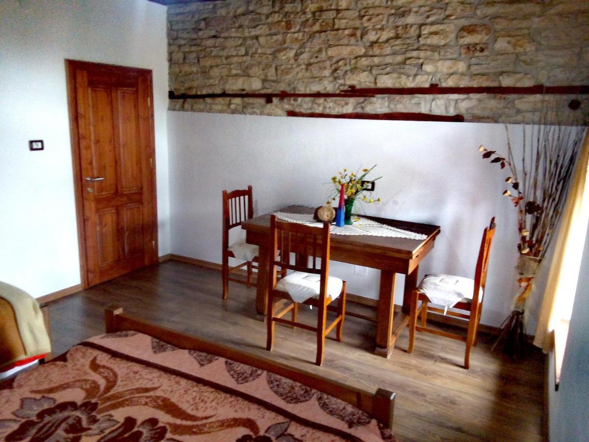 Ruols Guesthouse Gjirokaster Luaran gambar