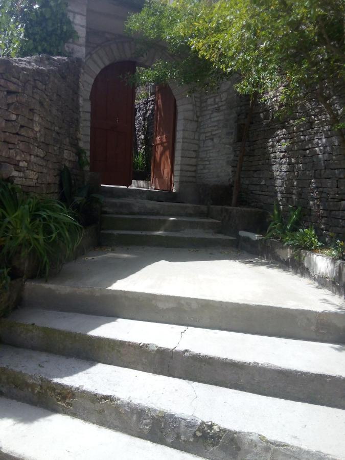 Ruols Guesthouse Gjirokaster Luaran gambar